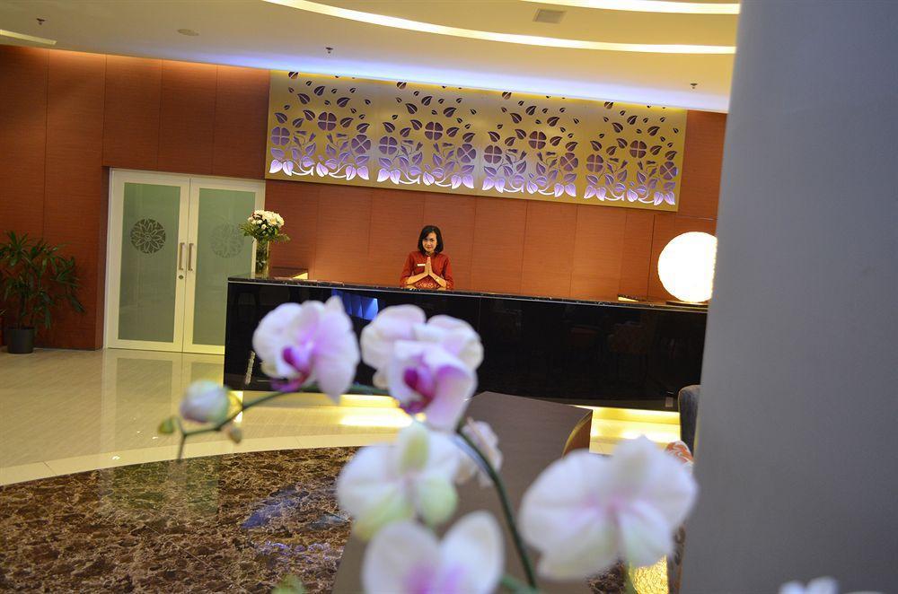 Kyriad Hotel Airport Jakarta Tangerang Exterior photo