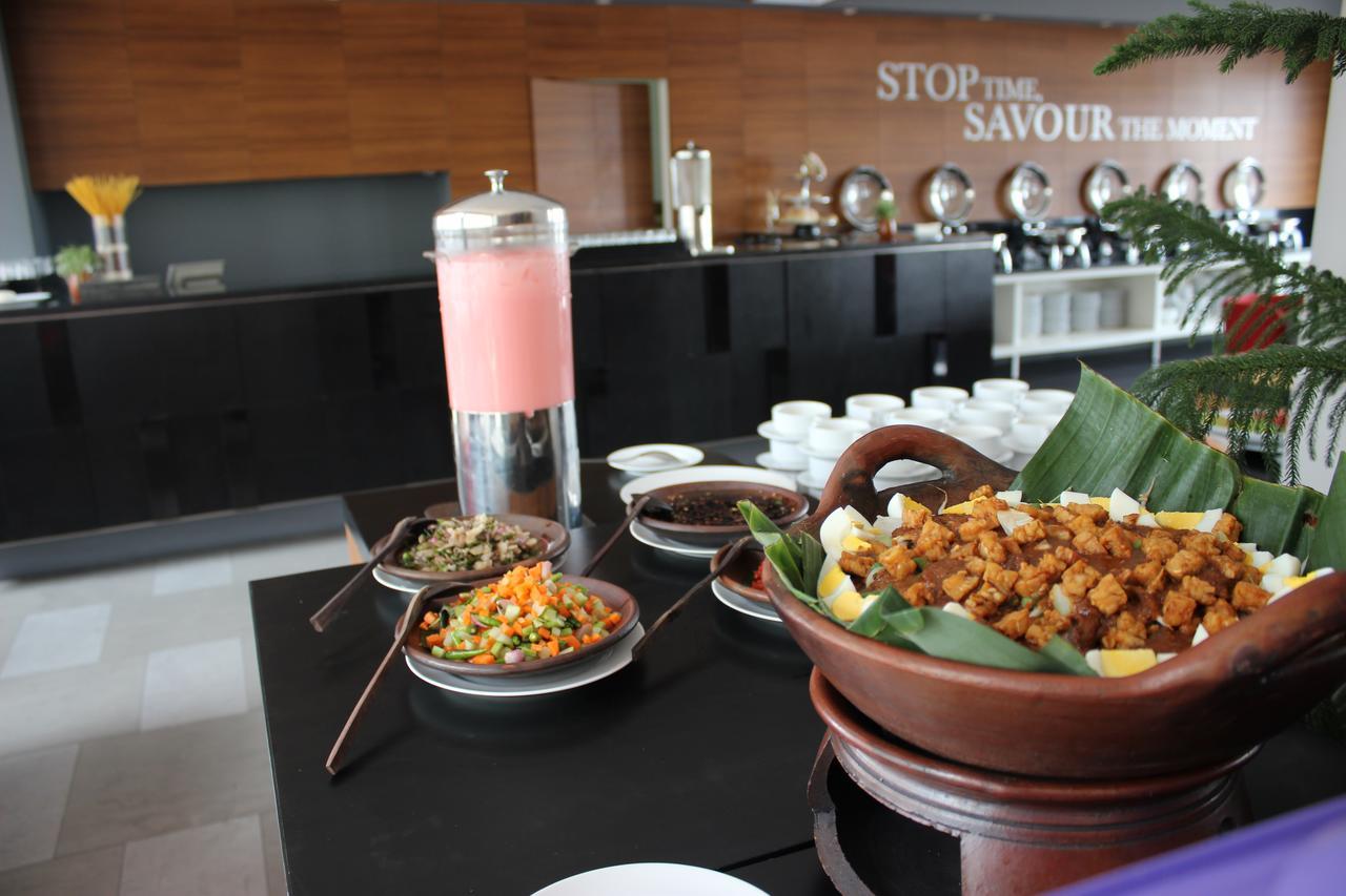 Kyriad Hotel Airport Jakarta Tangerang Exterior photo