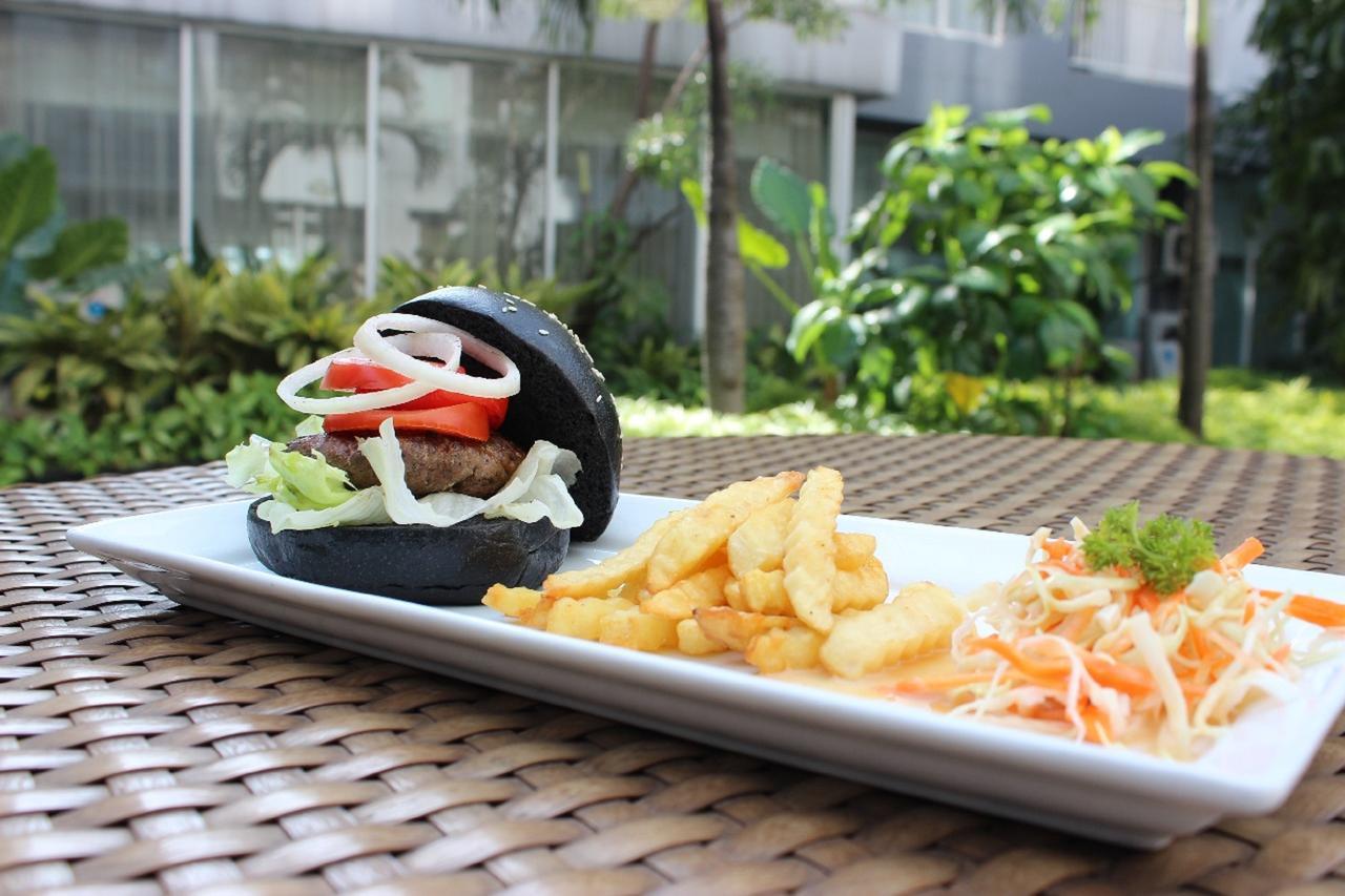 Kyriad Hotel Airport Jakarta Tangerang Exterior photo