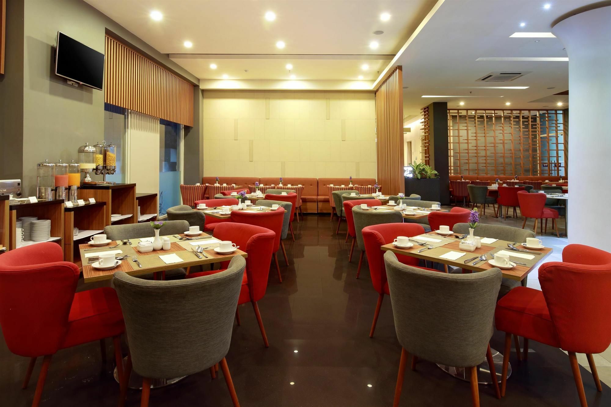 Kyriad Hotel Airport Jakarta Tangerang Exterior photo